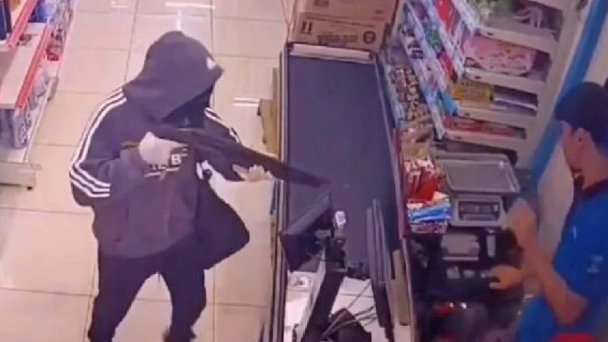 İzmir’de marketi soyup kaçarken kendini vuran hırsız tutuklandı