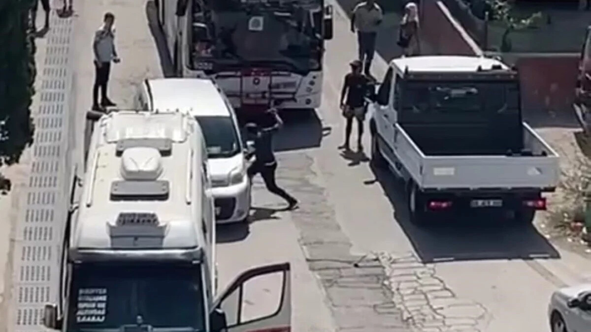 İzmir’de minibüs şoförü tartıştığı sürücüyü bıçakladı