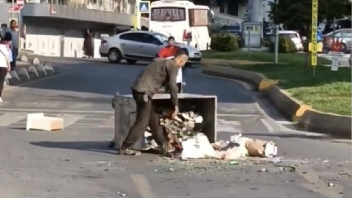 Kağıthane’de çöp konteynerini devirdi, içindekileri etrafa fırlattı