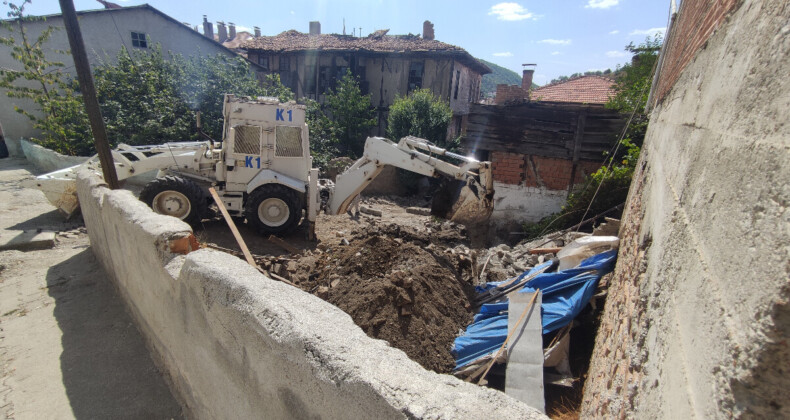 Kastamonu’da ekipler bahçede bomba arıyor: Babam bahçeye bomba gömmüş