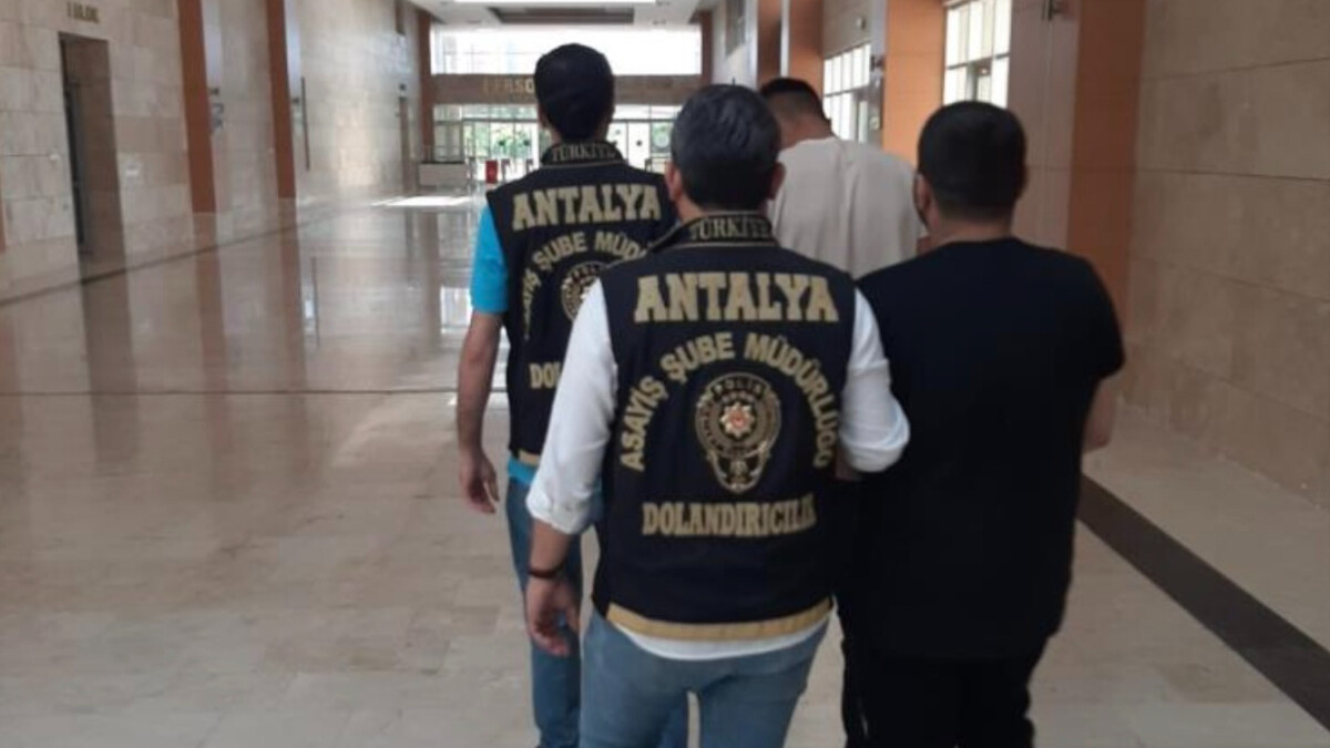 Kendilerini polis ve savcı olarak tanıtarak dolandırdılar: Polis paketledi