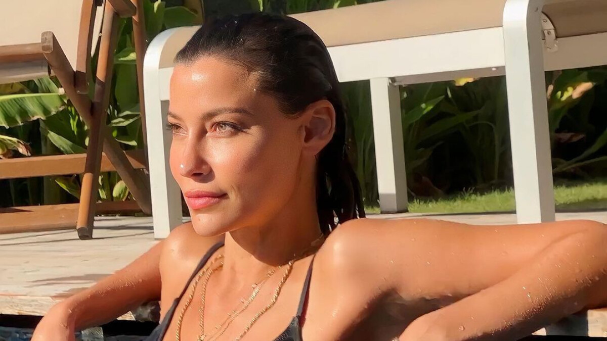 Kızılcık Şerbeti’nin Alev’i havuz keyfini paylaştı, takipçileri doyamadı! “Apo görmesin”