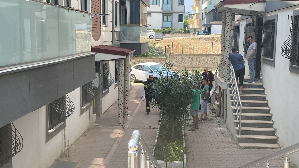 Kocaeli’de aynı saat içinde 2 farklı yangın! Elektrik panoları alevlere teslim oldu…