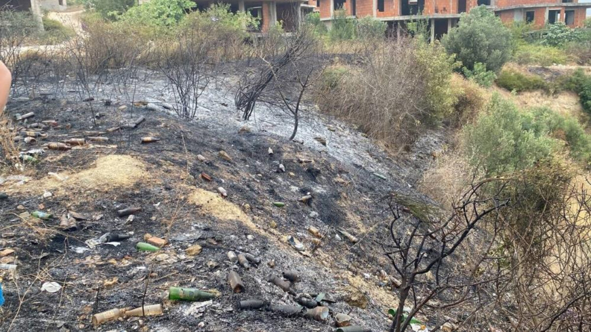Kocaeli’de bir kişi, otluk alanı yakarak kaçtı
