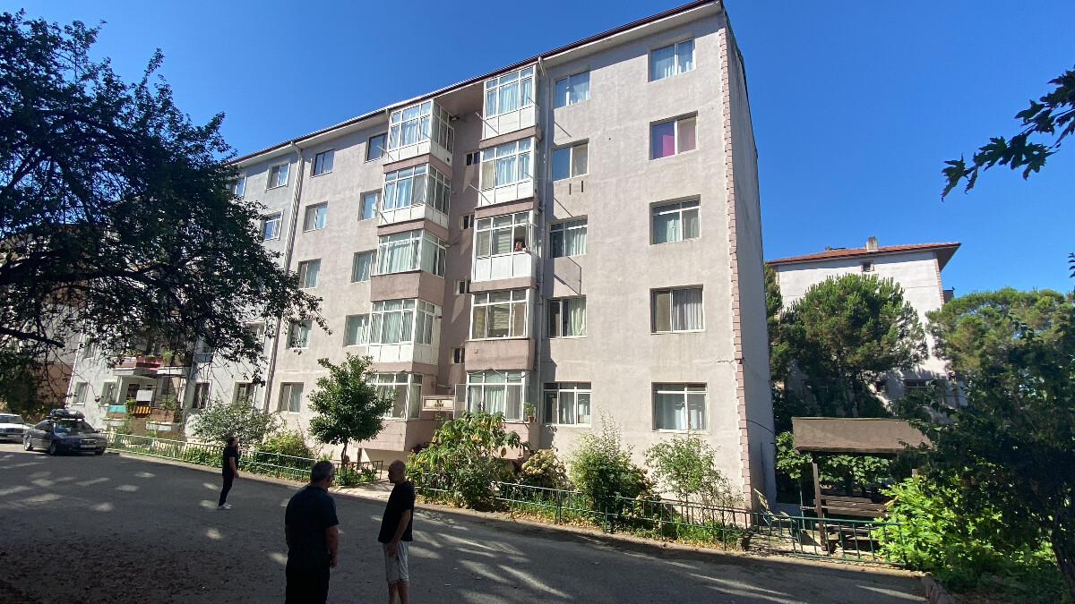 Kocaeli’de havalandırma boşluğundan evine girerken 5. kattan düştü