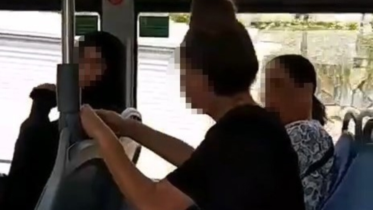 Kocaeli’de otobüste tesettürlü vatandaşa hakaret yağdıran kadın serbest bırakıldı