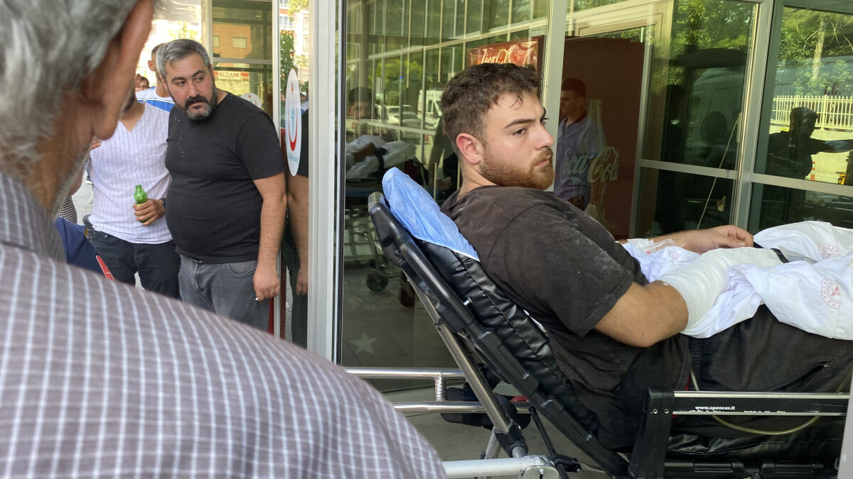 Konya’da elini kıyma makinesine kaptıran gencin parmakları parçalandı