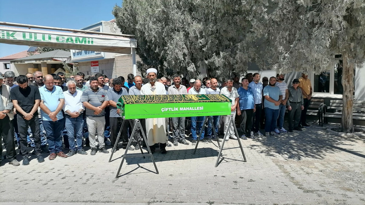 Londra’da silahlı saldırıda ölen kuaför, memleketi Kayseri’ye getirildi