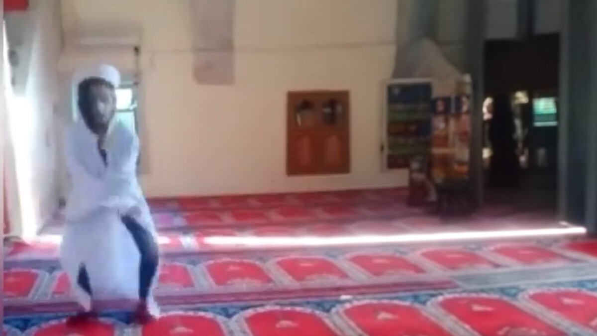 Malatya’da camide tepki çeken görüntü: Cübbe giyinip dans etti