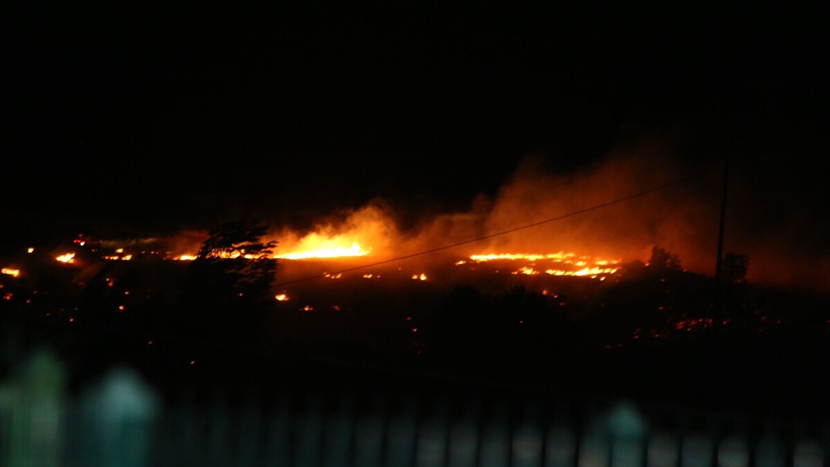 Malatya’da dağlık alanda yangın çıktı