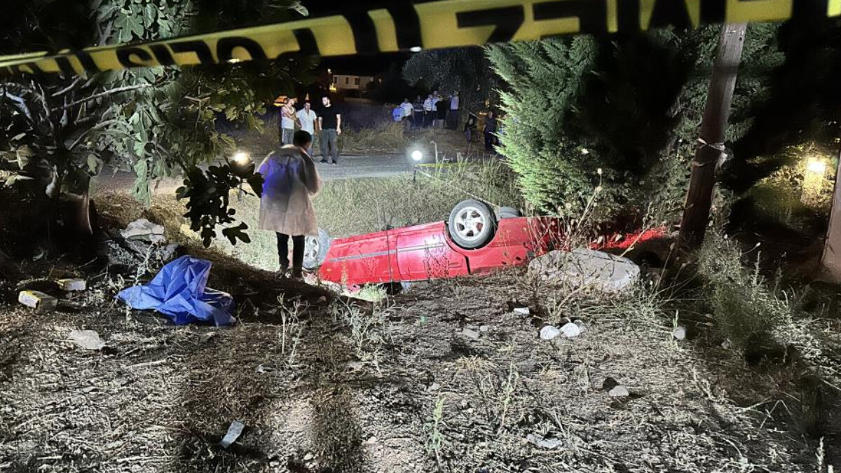 Manisa’da kontrolden çıkan otomobil 3 kişinin sonu oldu