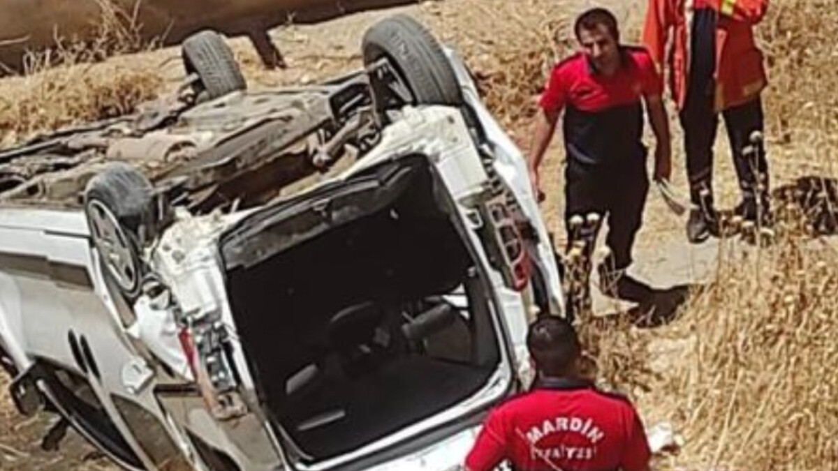 Mardin’de araç şarampole yuvarlandı: 10 kişi yaralandı