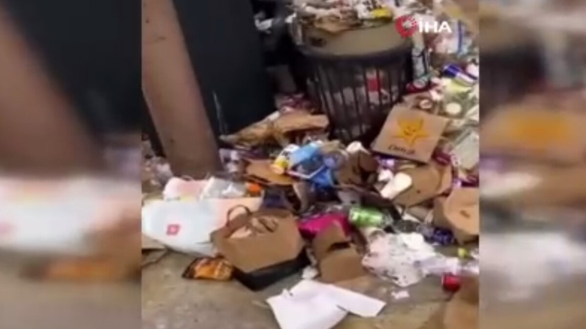 Marsilya’da toplanmayan çöpler etrafa saçıldı