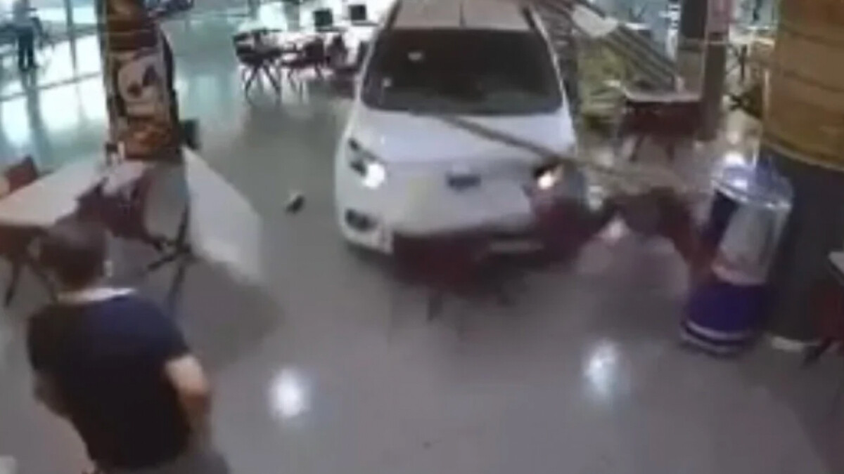 Mersin’de fren yerine gaza bastı