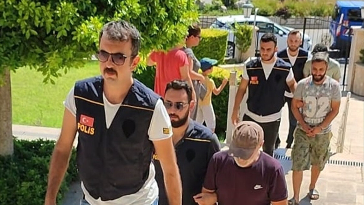 Muğla’da kamyonette göçmen operasyonu! 3 kişi tutuklandı