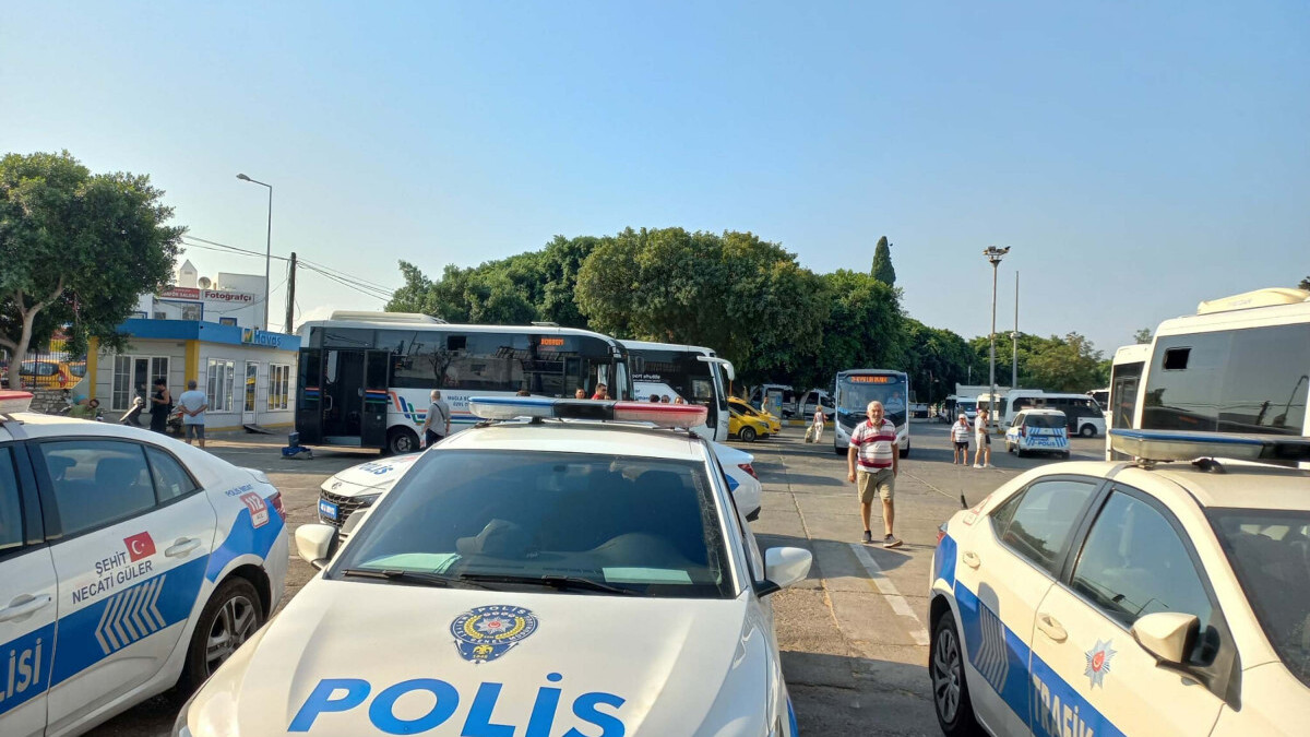 Muğla’da polis ekibi kavgayı ayırmaya çalışırken bıçaklandı
