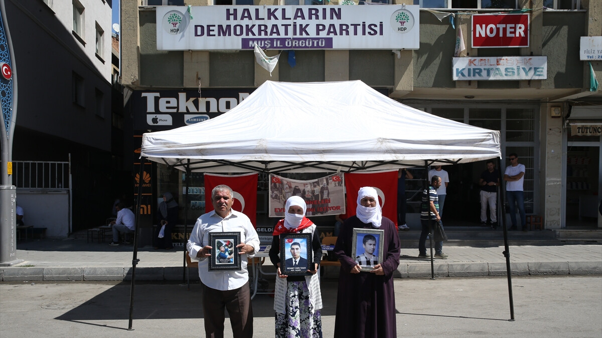 Muş’ta evlat nöbetindeki baba: PKK’ya da HDP’ye de lanet olsun