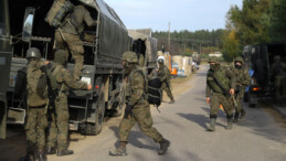 Polonya, Belarus sınırına 2 bin asker gönderecek