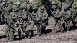 Polonya: Belarus sınırındaki asker sayımızı 10 bine çıkaracağız