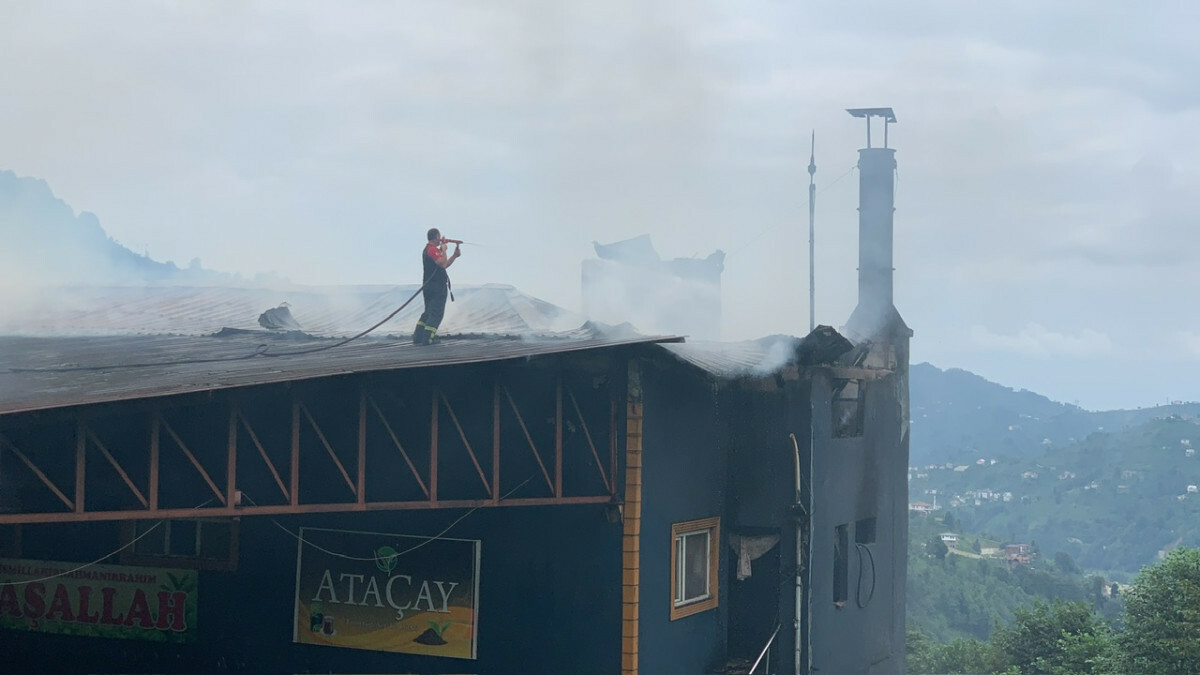 Rize’de, özel çay fabrikasında yangın çıktı