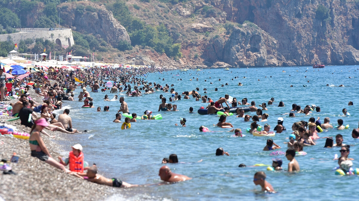 Sağlık Bakanlığı’nın tatilciler için hayata geçirdiği uygulama: Yüzme Suyu Takip Sistemi