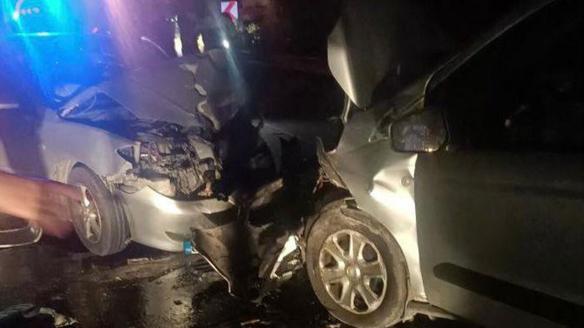 Sakarya’da araçlar kafa kafaya çarpıştı: 5 yaralı