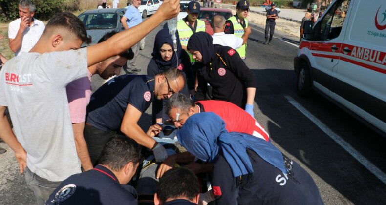 Samsun’da iki otomobil kafa kafaya çarpıştı: 1 uzman çavuş ölü, 7 yaralı