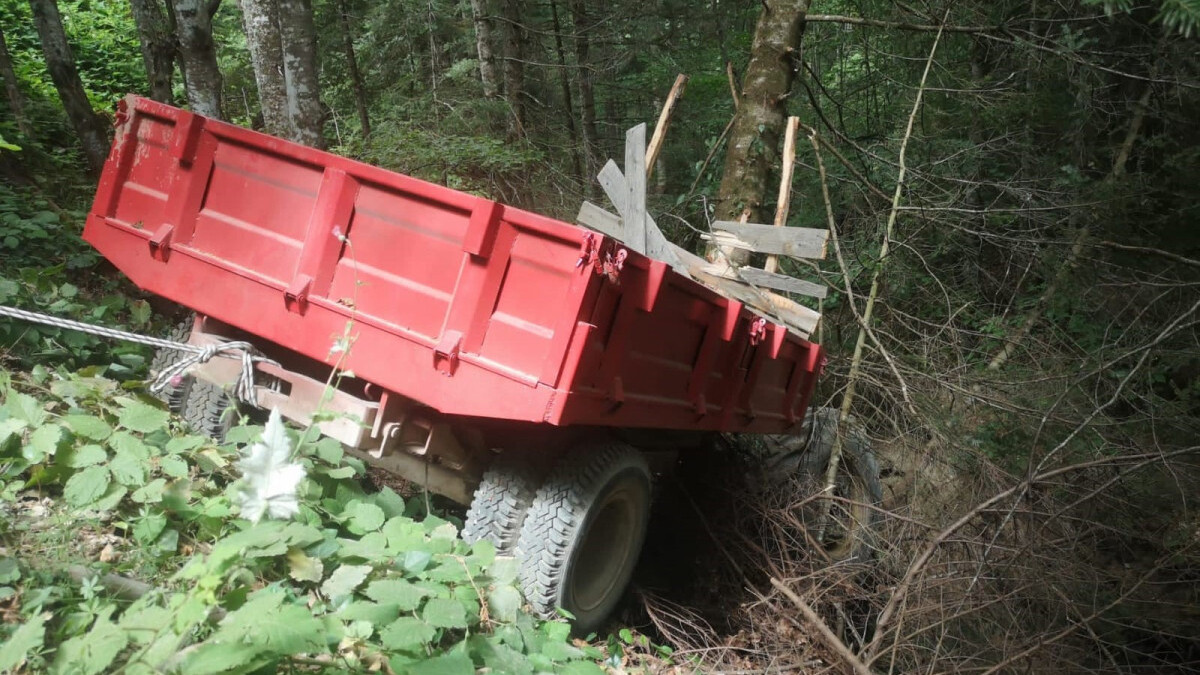 Samsun’da yaşlı çift devrilen traktörün altında can verdi