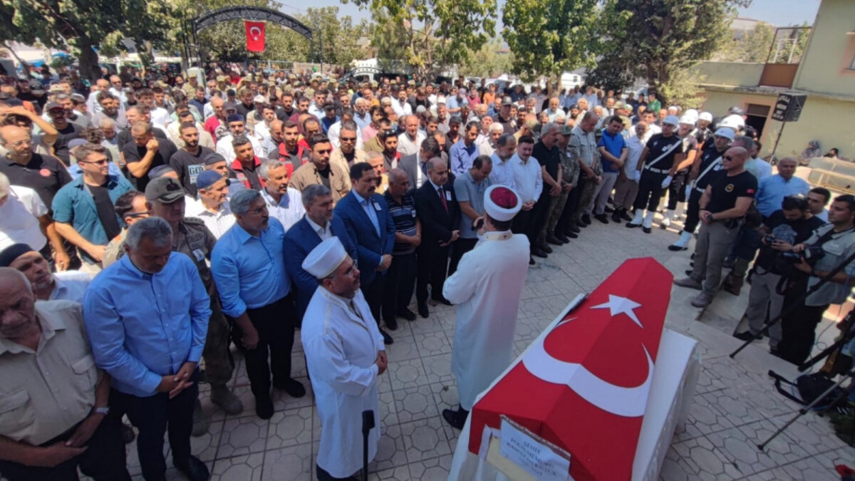 Şanlıurfa’da kazada şehit olan polis memuru son yolculuğuna uğurlandı