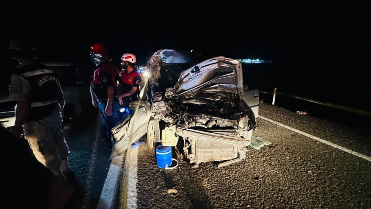 Şanlıurfa’da traktöre arkadan çarpan araçtaki 1 kişi hayatını kaybetti