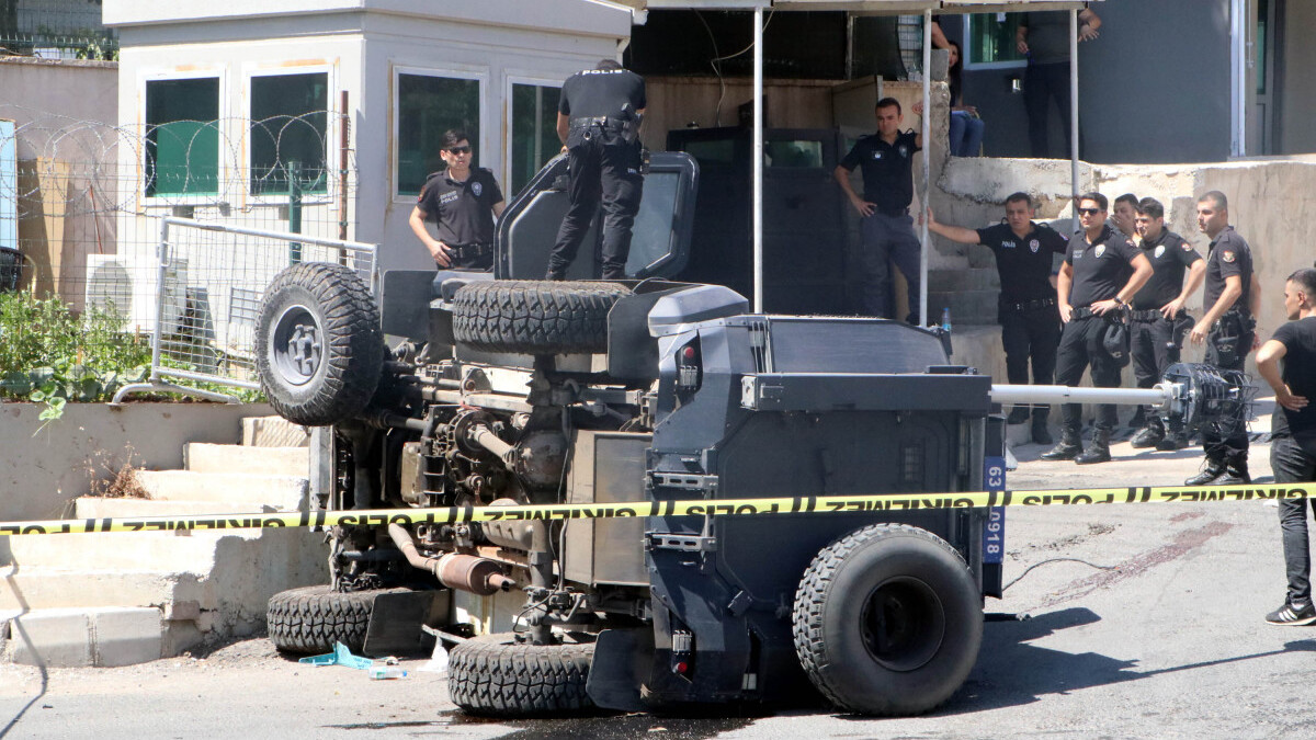 Şanlıurfa’da zırhlı polis aracı devrildi: 1 şehit