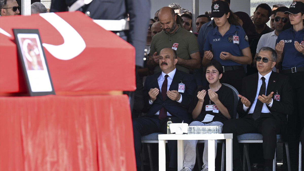 Şehit polis Hakan Telli’nin cenazesi gözyaşları içinde uğurlandı