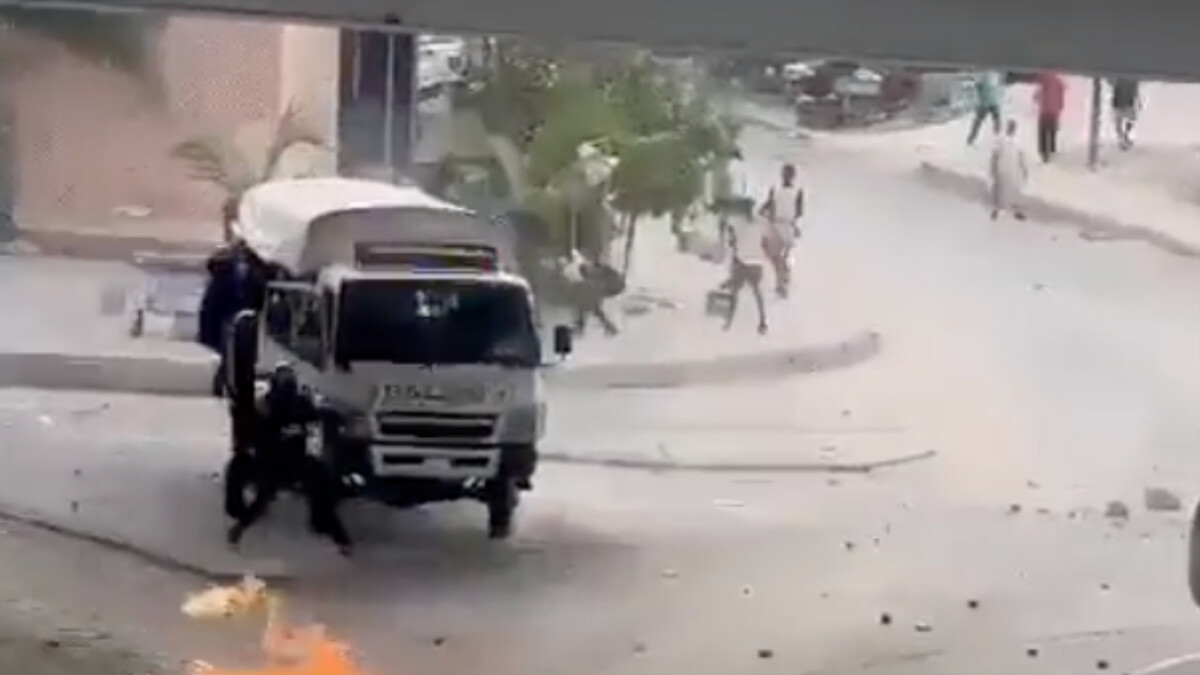 Senegal karıştı! Fransız karşıtı göstericiler sokakta