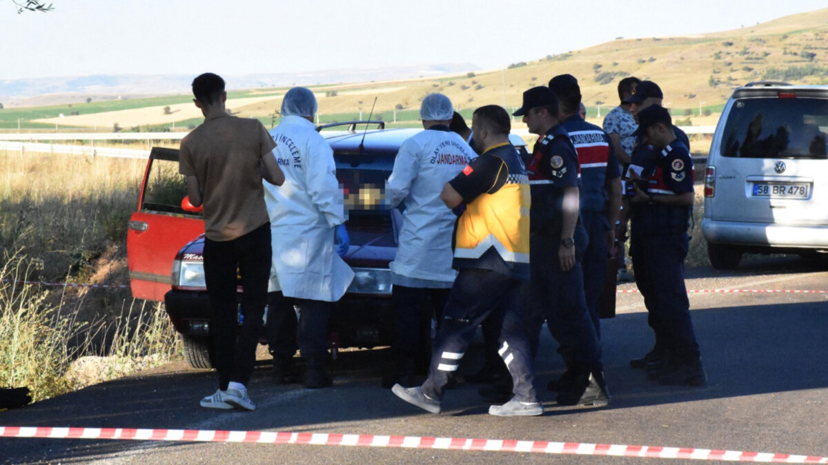 Sivas’ta araçta bulunan cesetlerin sırrı araştırılıyor