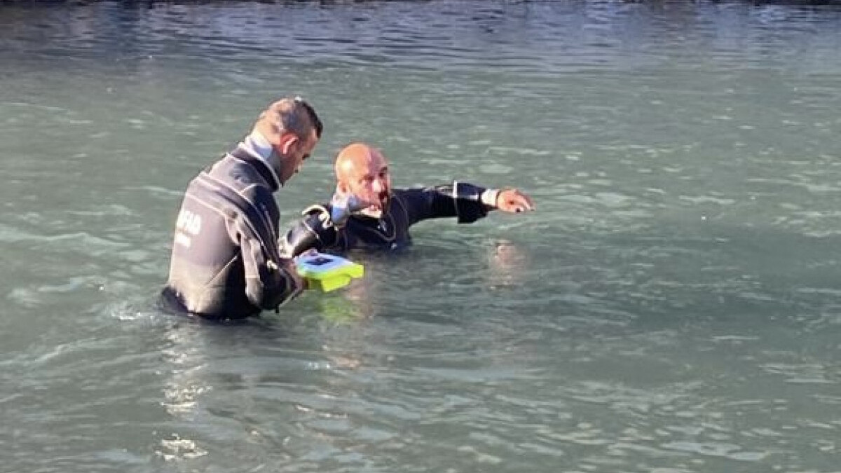 Sivas’ta serinlemek için çaya giren çocuk can verdi