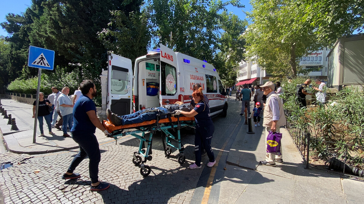 Tekirdağ’da ağaçtan düşen belediye çalışanının ayağına demir saplandı