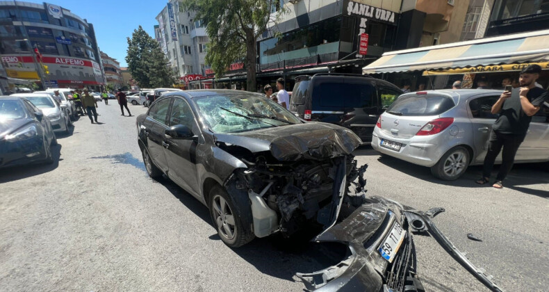 Tekirdağ’da gaz pedalı takılı kalan otomobil zincirleme kazaya sebep oldu