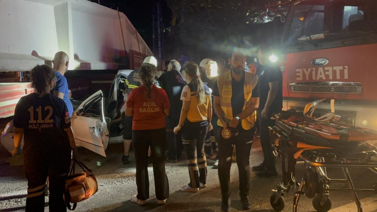 Tekirdağ’da tırın altına giren otomobilin sürücüsü ağır yaralandı