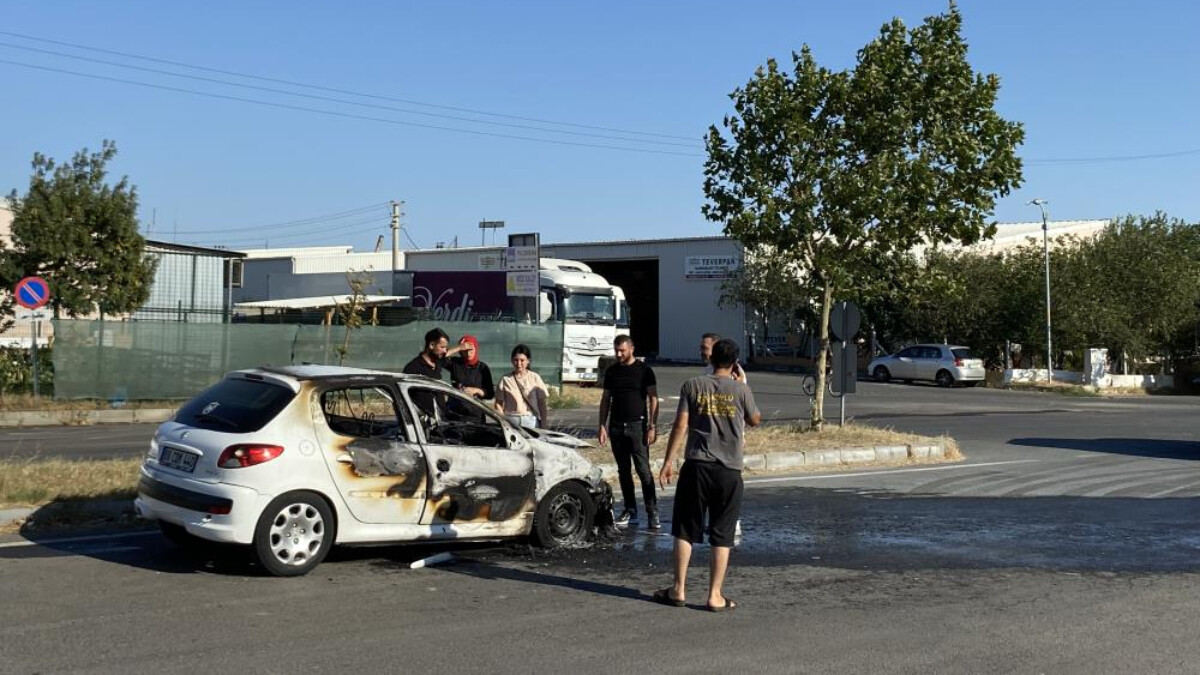 Tekirdağ’da yeni aldığı aracı yanınca gözyaşlarını tutamadı