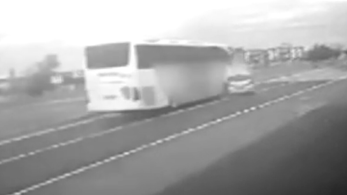 Tekirdağ’da yolcu otobüsü ile otomobil çarpıştı: 1 ölü 2 yaralı