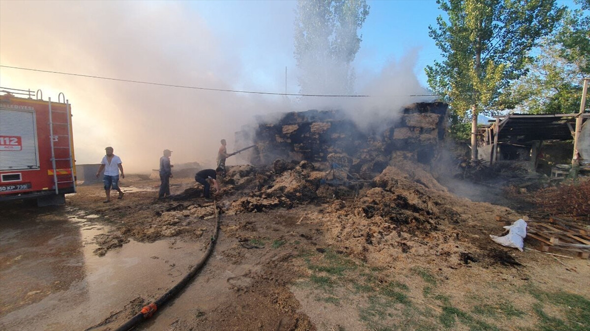 Tokat’ta yangın: 2 bin balya saman zarar gördü