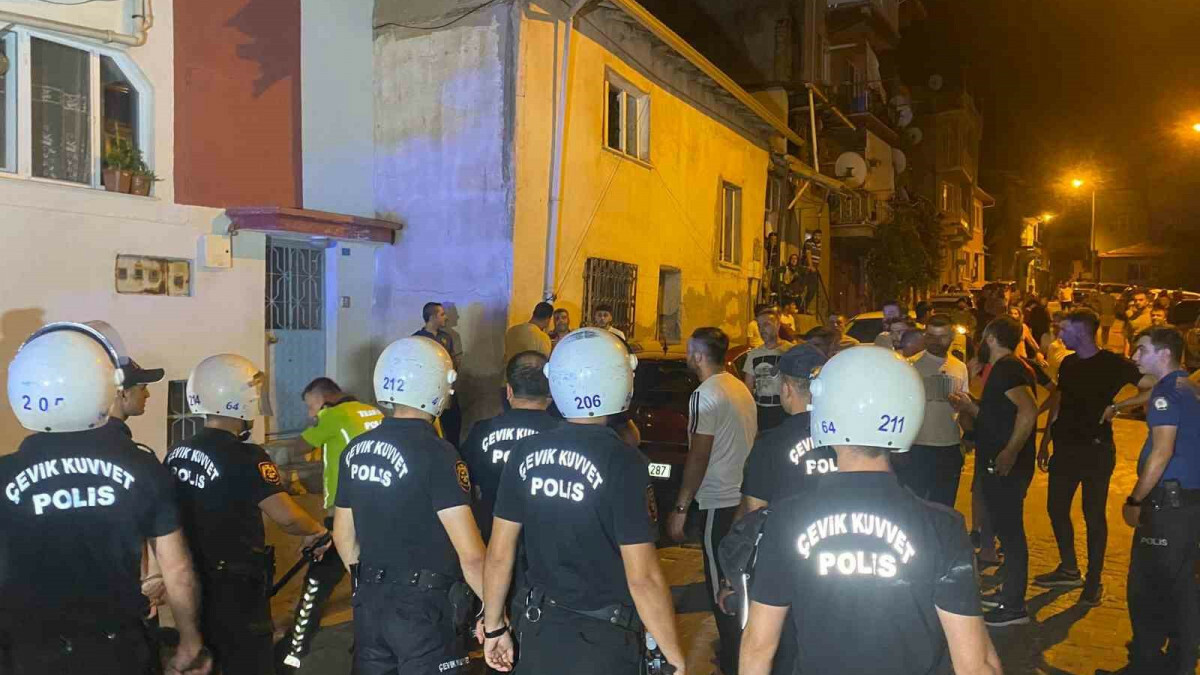 Uşak’ta akrabalar birbirine girdi: 1’i ağır 5 yaralı