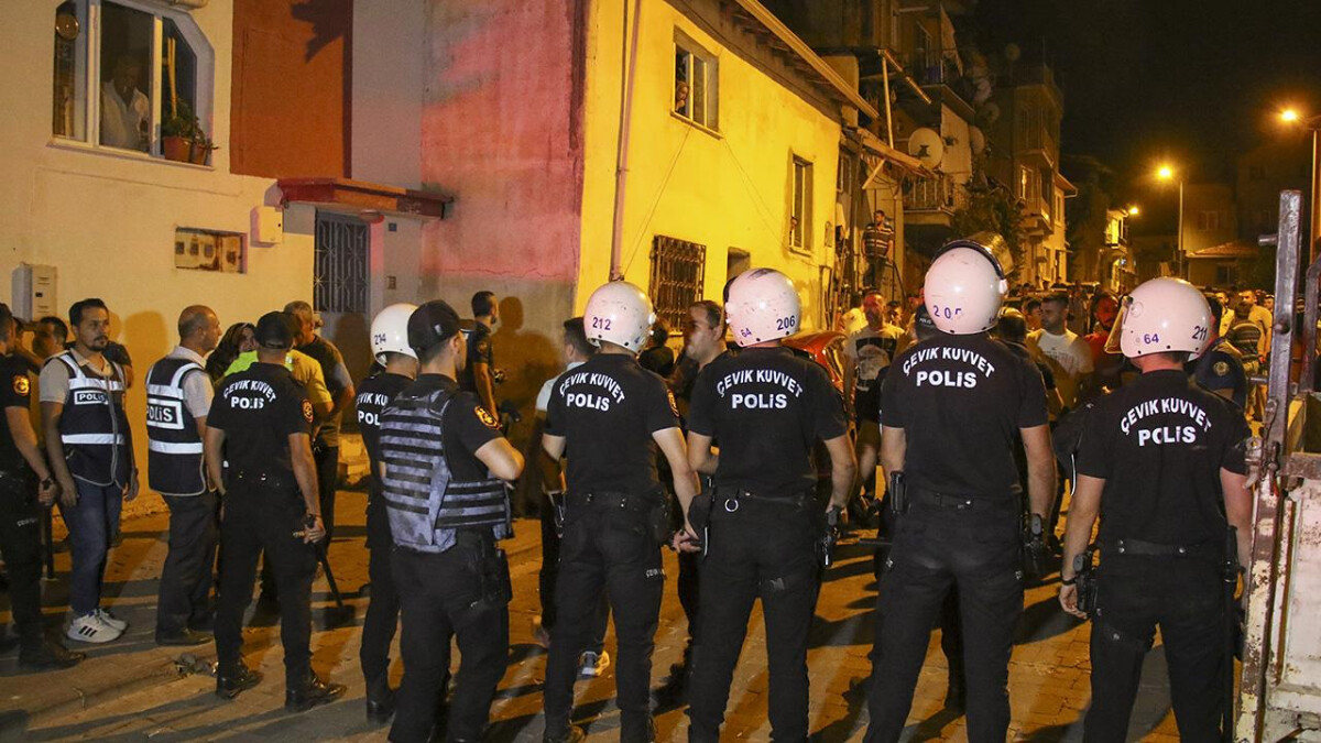 Uşak’ta akrabalar birbirine girdi: 5 kişi yaralandı