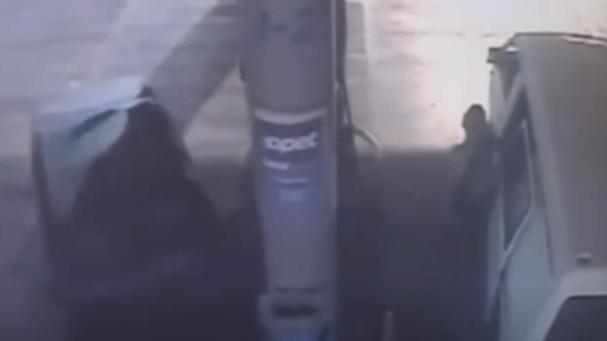 Uşak’ta drift yapmaya çalışan sürücü akaryakıt istasyonuna çarptı