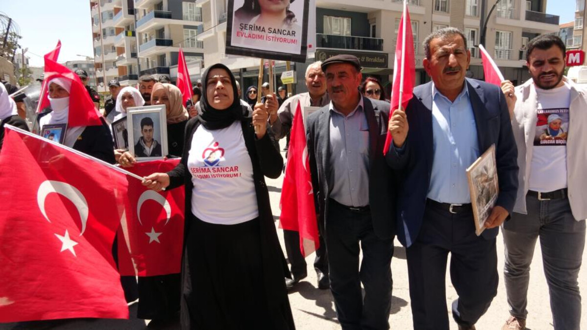 Vanlı aileler 62 haftadır evlatlarına ‘teslim ol’ çağrısında bulunuyor