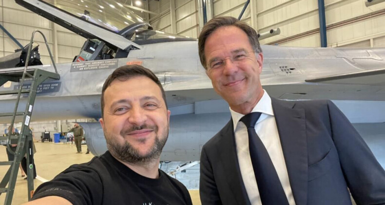 Vladimir Zelensky’den Hollanda’da Mark Rutte ile F-16 selfiesi