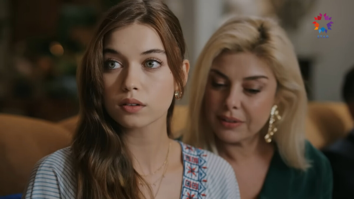 Yalı Çapkını’nın Gülgün’ü “Kızım naber” diyerek paylaştı! Afra Saraçoğlu ile pozu sosyal medyayı salladı