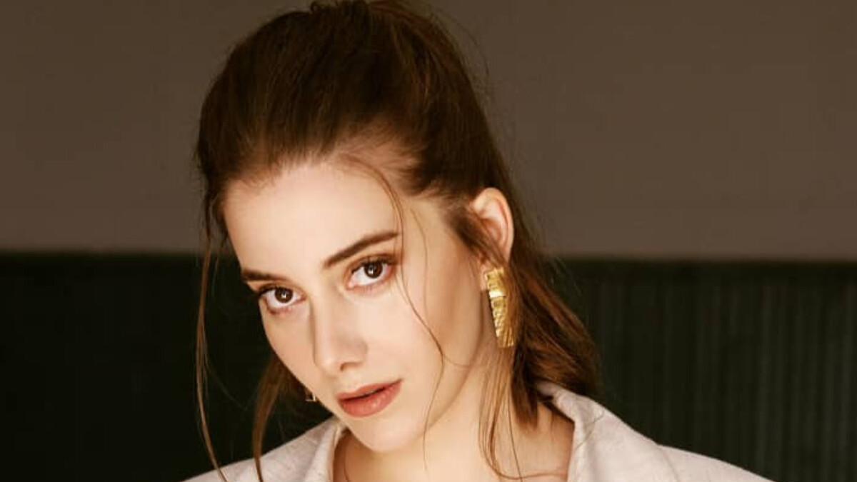 Yalı Çapkını’nın Suna’sı Beril Pozam’dan yeni pozlar! Beyazlar içinde sere serpe…”Melek gibisin”