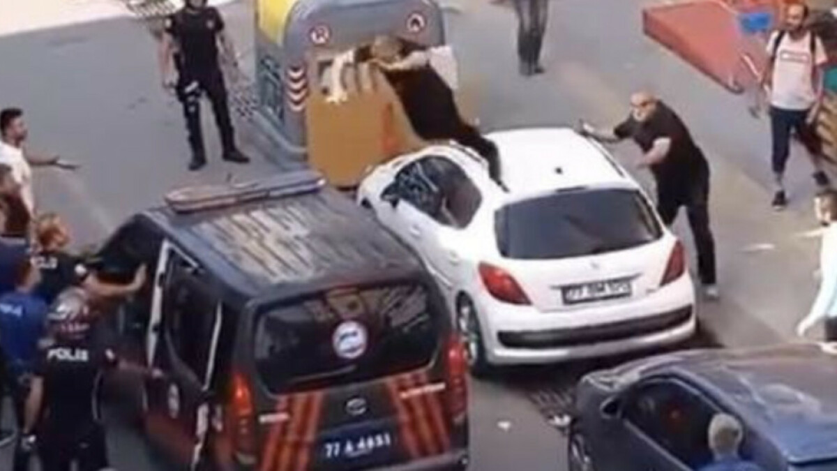 Yalova’da otomobilin üzerine çıkıp biber gazı sıkan kişi gözaltına alındı