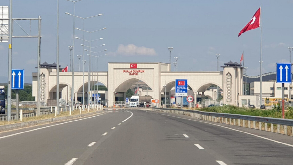 Yunanistan’daki yangın İpsala Sınır Kapısı’ndan çıkışları durduruldu